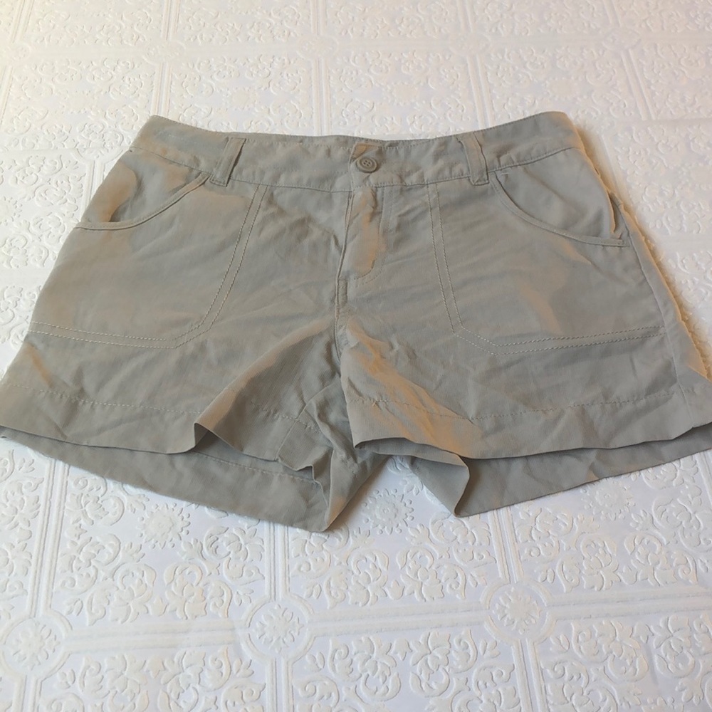 Columbia girls hiking shorts dri fit material sz M